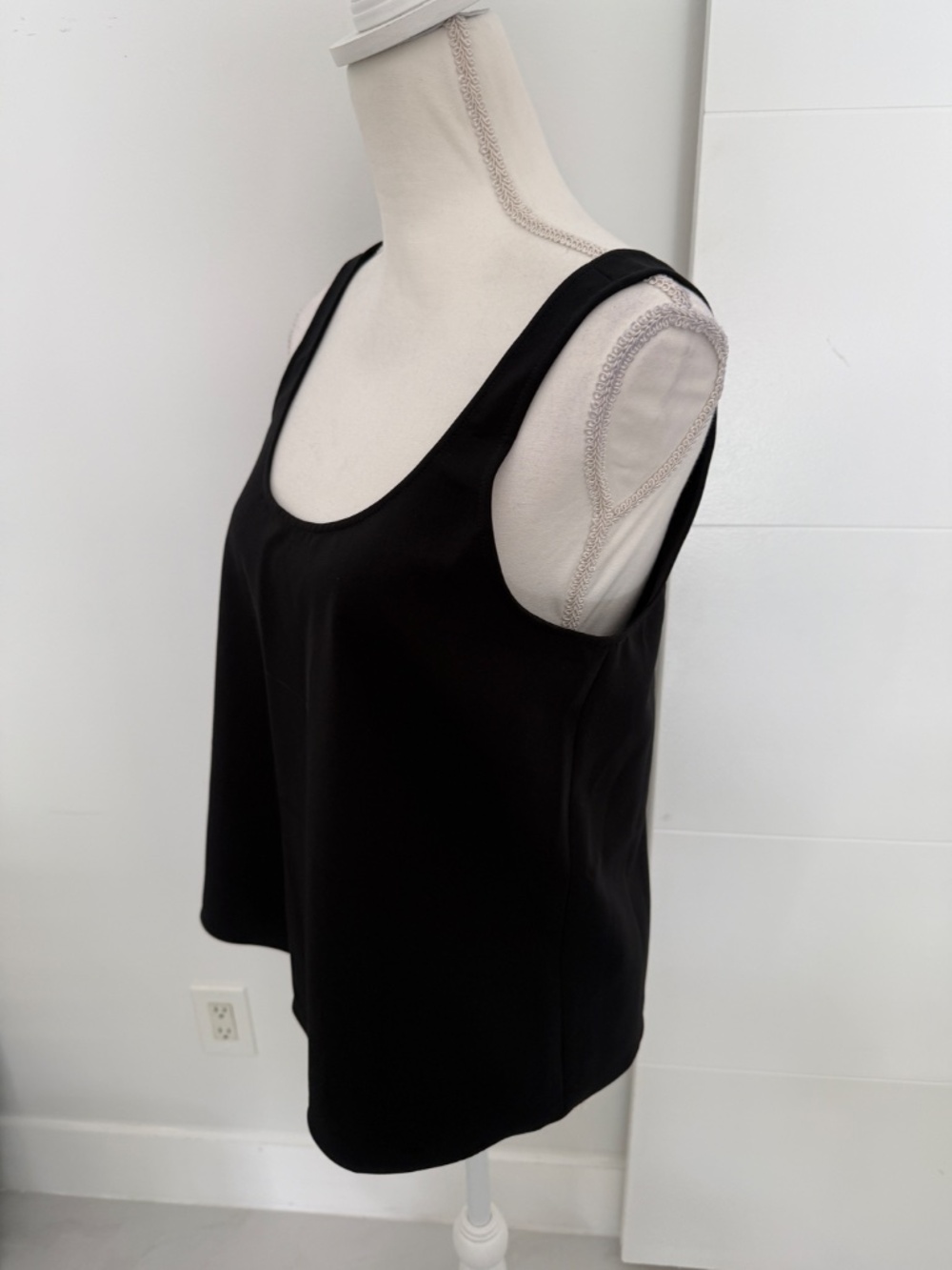 La Ligne New York Mable Tank in Black Crepe NWT M Simple Elegant Style - Picture 3 of 6